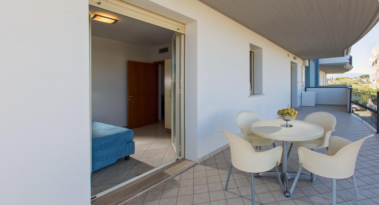 Residence Il Girasole 1 Alba Adriatica Exterior photo