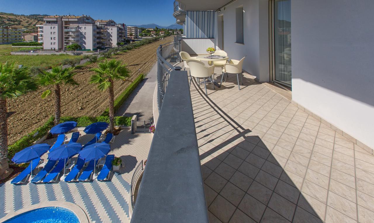Residence Il Girasole 1 Alba Adriatica Exterior photo